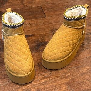 Brand New!! Size 10 Quilted Ultra Mini Platform Women's Shoes - Chestnut